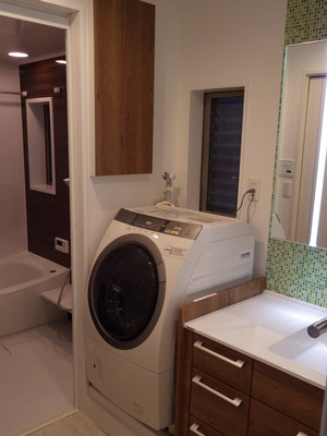 グリーンのモザイクタイルでアクセント グリーンのモザイクタイルでアクセント